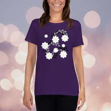 Load image into Gallery viewer, Women&#39;s short sleeve t-shirt daisy bush
