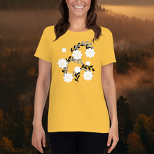 Load image into Gallery viewer, Women&#39;s short sleeve t-shirt daisy bush
