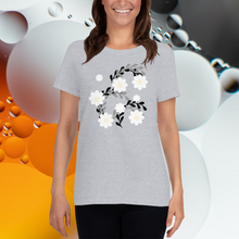 Load image into Gallery viewer, Women&#39;s short sleeve t-shirt daisy bush
