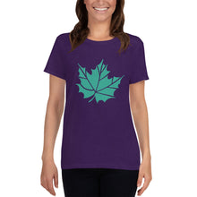 Load image into Gallery viewer, Women&#39;s short sleeve t-shirt large green maple leaf
